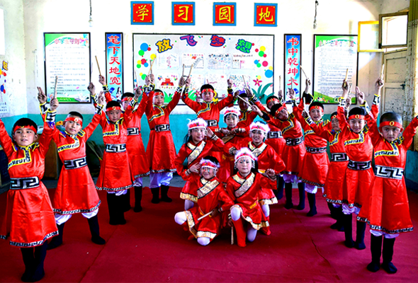 凯发k8民勤:心手相连 民族团结之花常开常艳